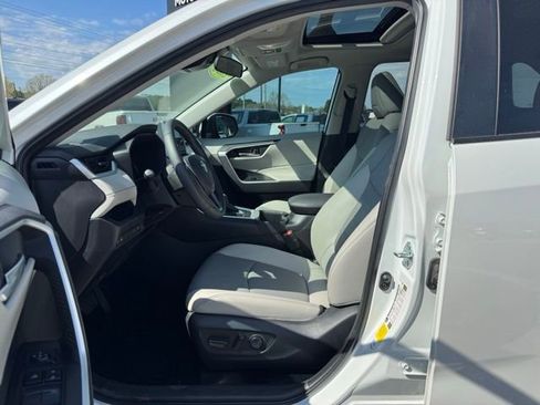 Used 2025 Toyota RAV4 XLE Premium image 22