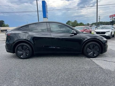 Used 2026 Tesla Model Y 2WD image 2