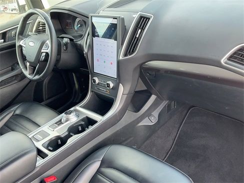 Used 2024 Ford Edge SEL image 19