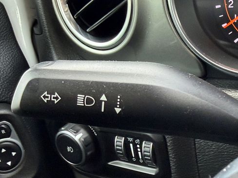 Used 2019 Jeep Wrangler Unlimited Sahara AWD/4WD image 26