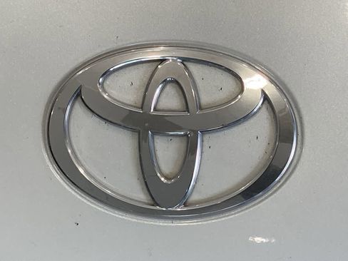 Used 2023 Toyota Prius LE AWD/4WD image 10
