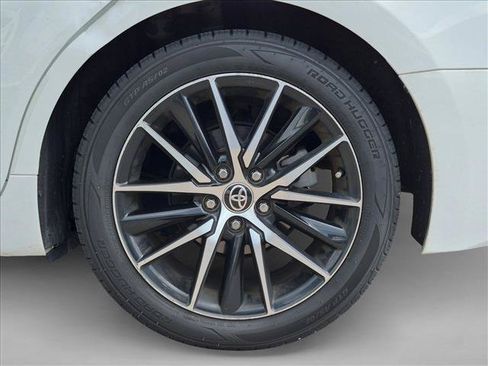 Used 2021 Toyota Camry SE w/ Convenience Package FWD image 14