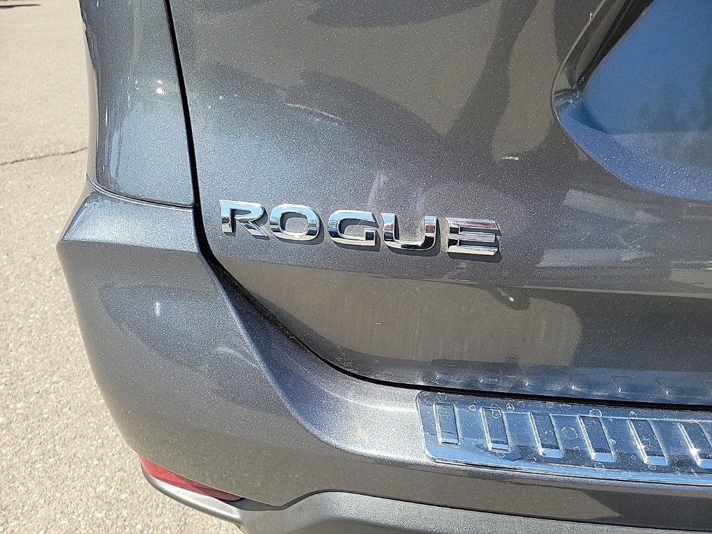 Used 2018 Nissan Rogue SV AWD/4WD image 7