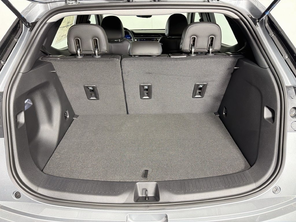 New 2027 Chevrolet Bolt LT w/ Super Cruise Package FWD image 25