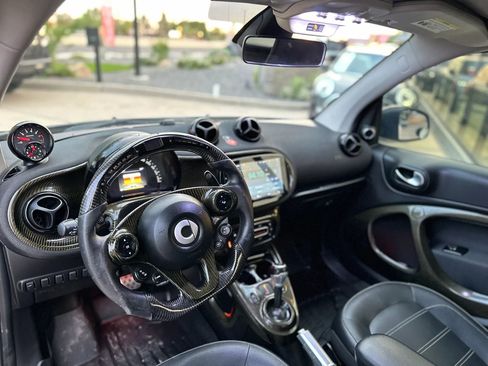 Used 2017 smart fortwo passion RWD image 15