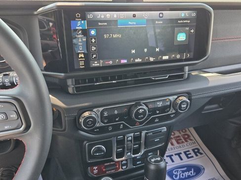 Used 2024 Jeep Wrangler Unlimited Rubicon w/ Technology Group AWD/4WD image 20