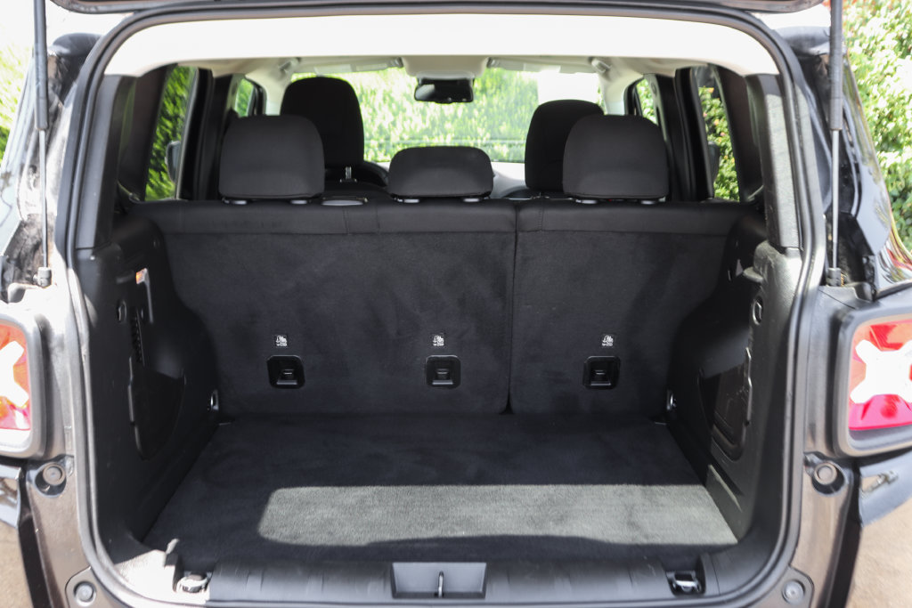 Used 2023 Jeep Renegade Trailhawk AWD/4WD image 8