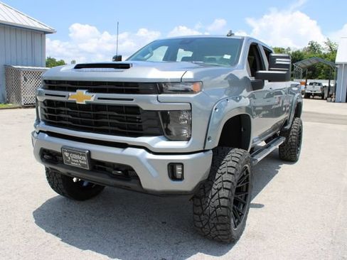 Used 2025 Chevrolet Silverado 2500 LT w/ Convenience Package AWD/4WD image 3