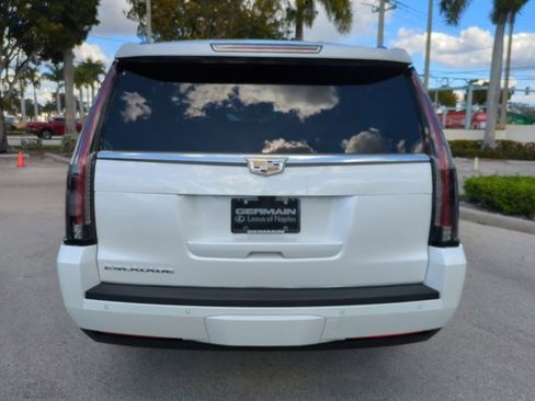 Used 2019 Cadillac Escalade ESV Premium Luxury image 4