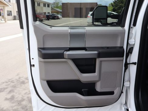 Used 2020 Ford F350 XLT w/ XLT Premium Package AWD/4WD image 24