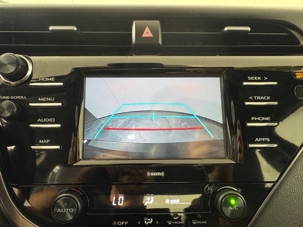 Used 2020 Toyota Camry SE FWD image 16