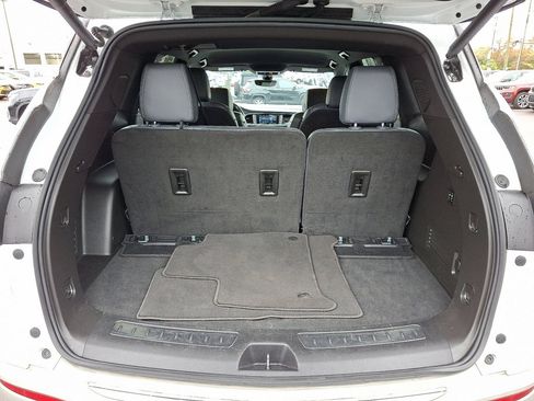 Used 2024 Buick Enclave Premium image 18