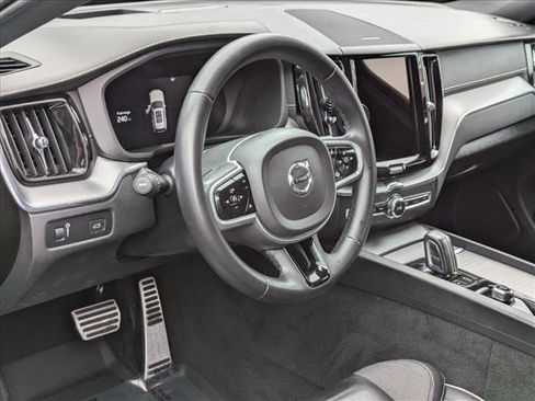 Used 2022 Volvo XC60 B5 R-Design image 10