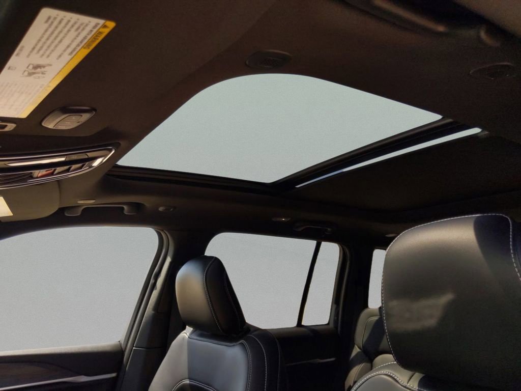 New 2025 Jeep Grand Cherokee Limited RWD image 16