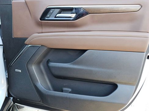 New 2026 Chevrolet Suburban High Country w/ Sun And Tow Package AWD/4WD image 19