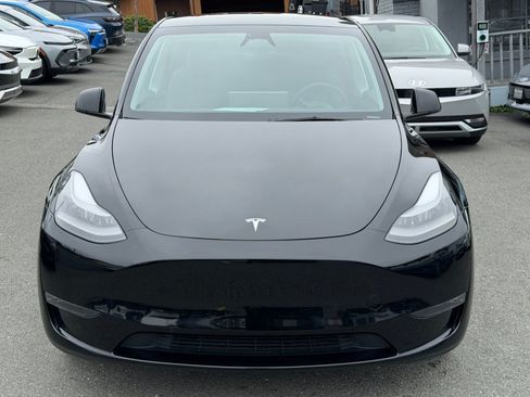 Used 2024 Tesla Model Y Long Range AWD/4WD image 2
