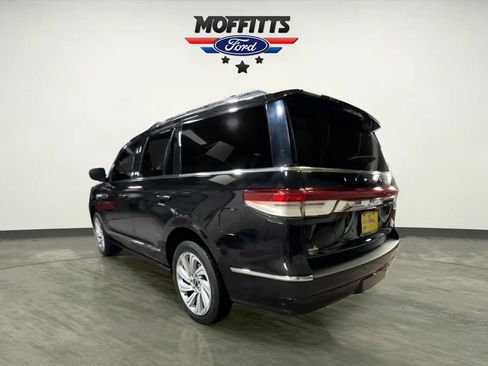 Used 2024 Lincoln Navigator Reserve image 3