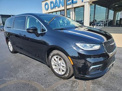Used 2024 Chrysler Pacifica Touring-L