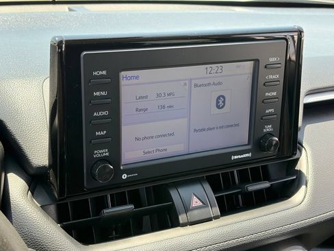 Used 2022 Toyota RAV4 XLE FWD image 9
