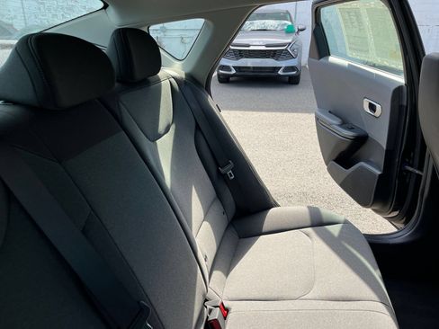 Used 2025 Kia K4 FWD image 32
