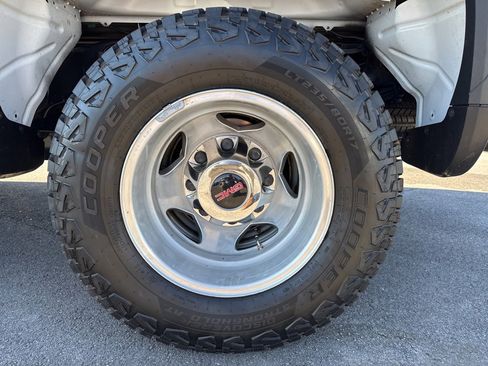 Used 2021 GMC Sierra 3500 SLT w/ SLT Preferred Package image 14