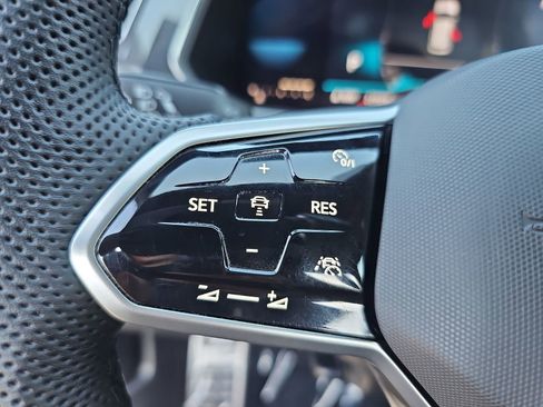 Used 2022 Volkswagen Tiguan SE R-Line image 19