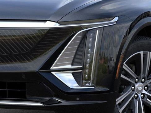 New 2025 Cadillac Lyriq Luxury w/ LPO, Floor Liner Package RWD image 10