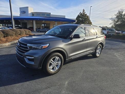 Used 2024 Ford Explorer XLT w/ Equipment Group 202A image 3
