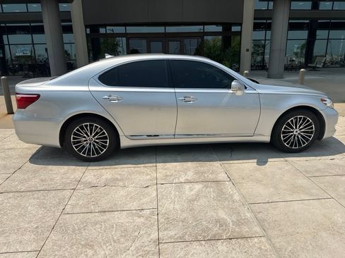 Used 2011 Lexus LS 460 AWD w/ Comfort Pkg image 8