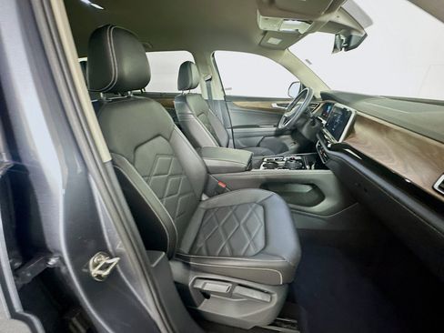 Used 2025 Volkswagen Atlas SE image 34