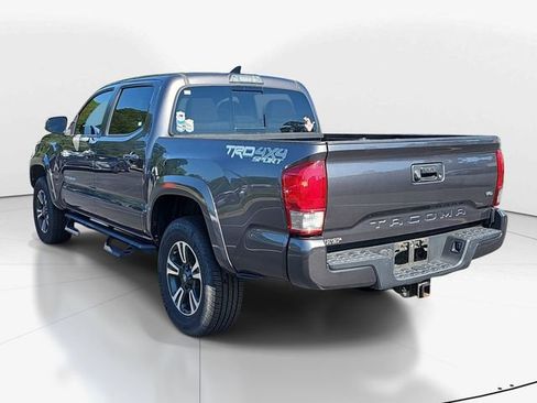 Used 2018 Toyota Tacoma TRD Sport w/ Technology Package AWD/4WD image 5