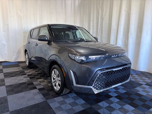 Used 2023 Kia Soul LX image 3