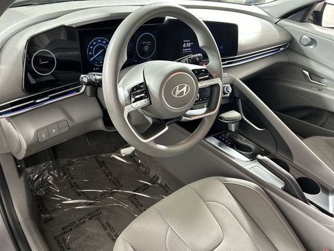 Used 2024 Hyundai Elantra SEL image 12