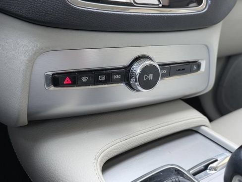 Used 2017 Volvo XC90 T6 Momentum w/ Vision Package AWD/4WD image 27