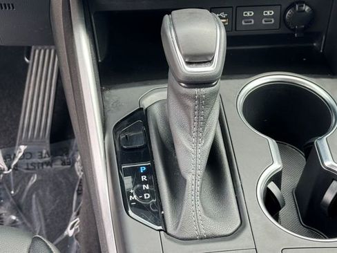 Used 2023 Toyota Highlander XLE image 25