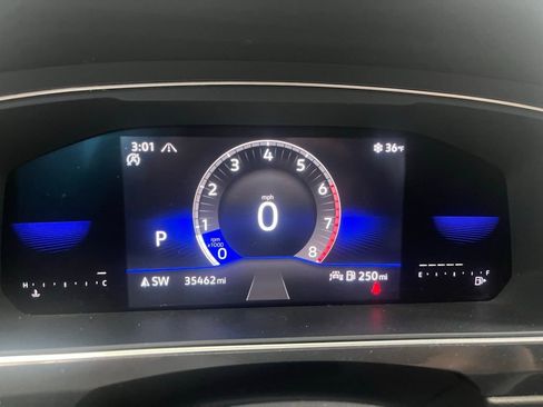 Certified 2022 Volkswagen Tiguan SE R-Line image 23