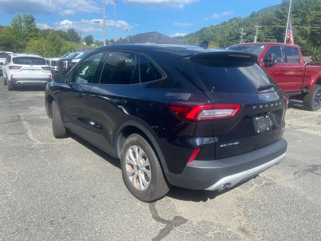 Used 2025 Ford Escape Active AWD/4WD image 3