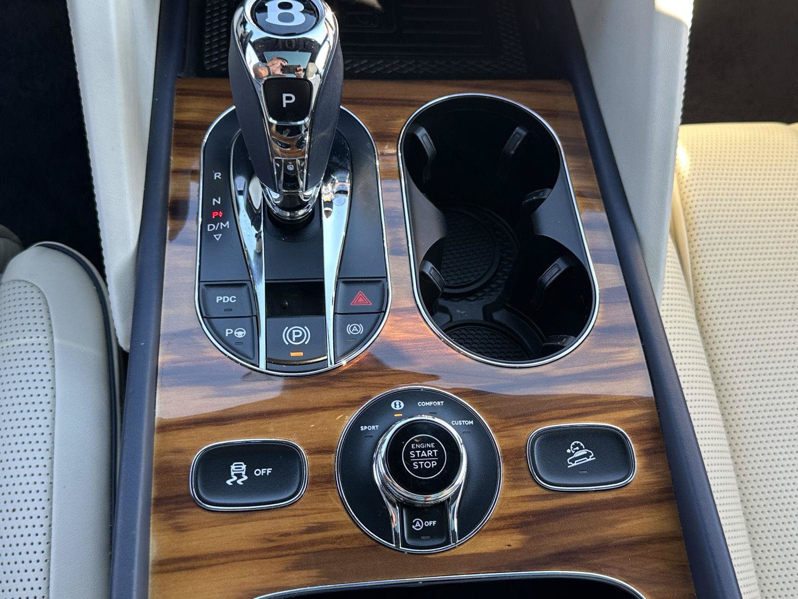 Used 2022 Bentley Bentayga AWD/4WD image 36