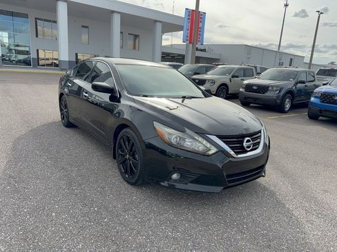 Used 2017 Nissan Altima 2.5 SR w/ Midnight Edition Package image 4