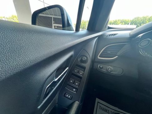 Used 2022 Chevrolet Trax LT w/ LT Convenience Package AWD/4WD image 18
