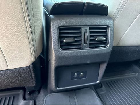 Certified 2025 Nissan Rogue SV FWD image 21