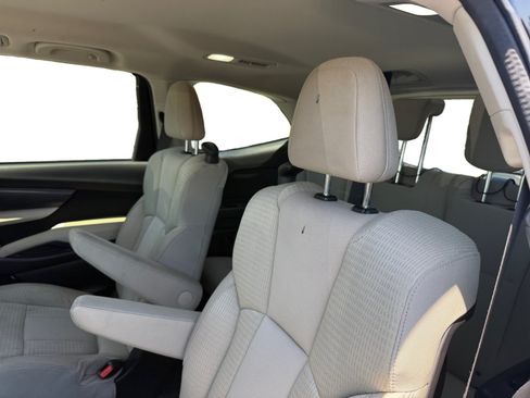 Used 2019 Subaru Ascent Premium w/ Popular Package #3 AWD/4WD image 16