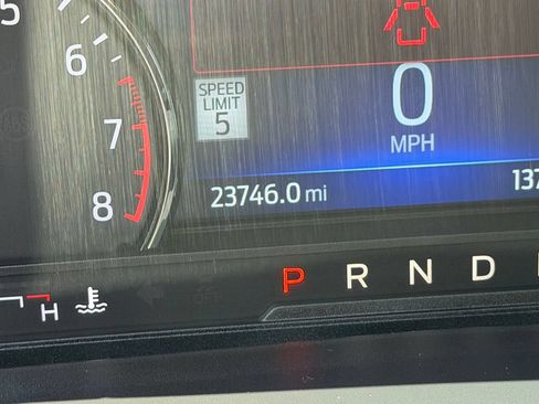 Used 2022 Ford Explorer XLT w/ Equipment Group 202A AWD/4WD image 3