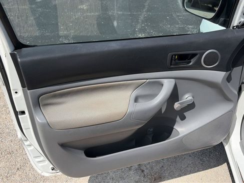 Used 2011 Toyota Tacoma 2WD Regular Cab image 9