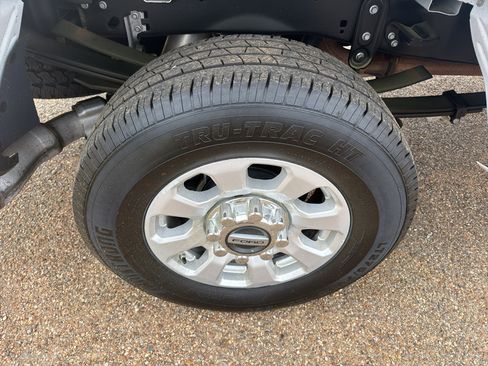 Used 2024 Ford F250 XLT w/ FX4 Off-Road Package image 11