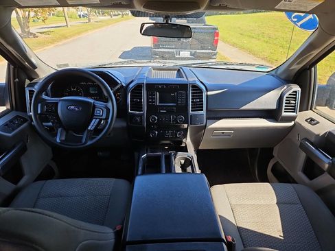 Used 2015 Ford F150 XLT w/ Trailer Tow Package image 17