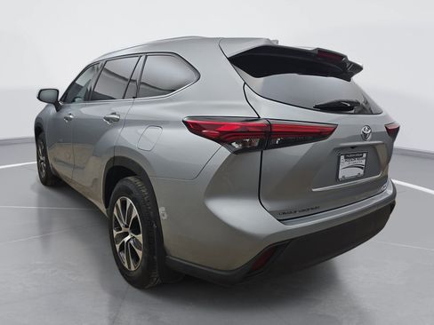 Used 2020 Toyota Highlander XLE FWD image 6