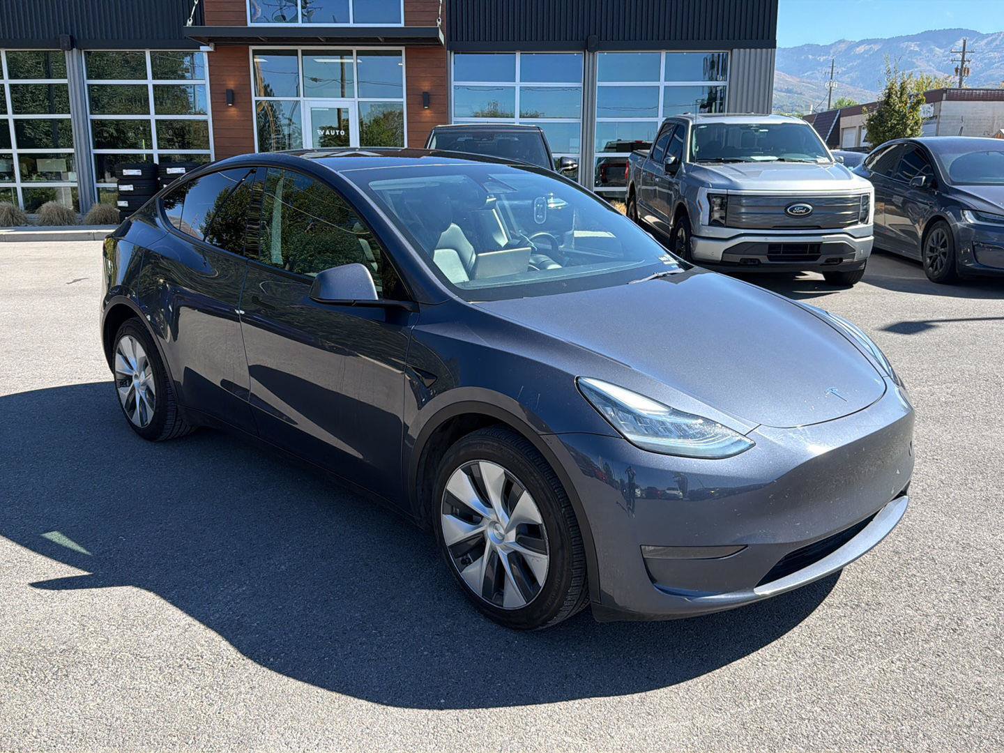 Used 2023 Tesla Model Y Long Range AWD/4WD image 1