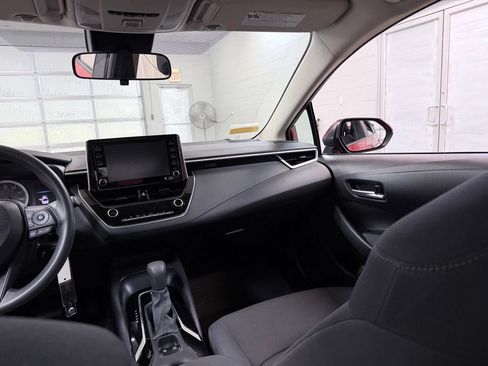 Used 2020 Toyota Corolla LE FWD image 24
