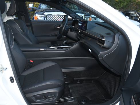 Used 2025 Toyota Crown Limited image 23